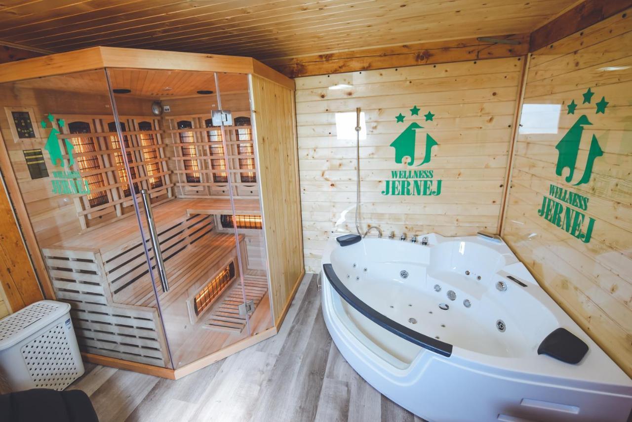 Jernej With Onsite Wellness Apartment *