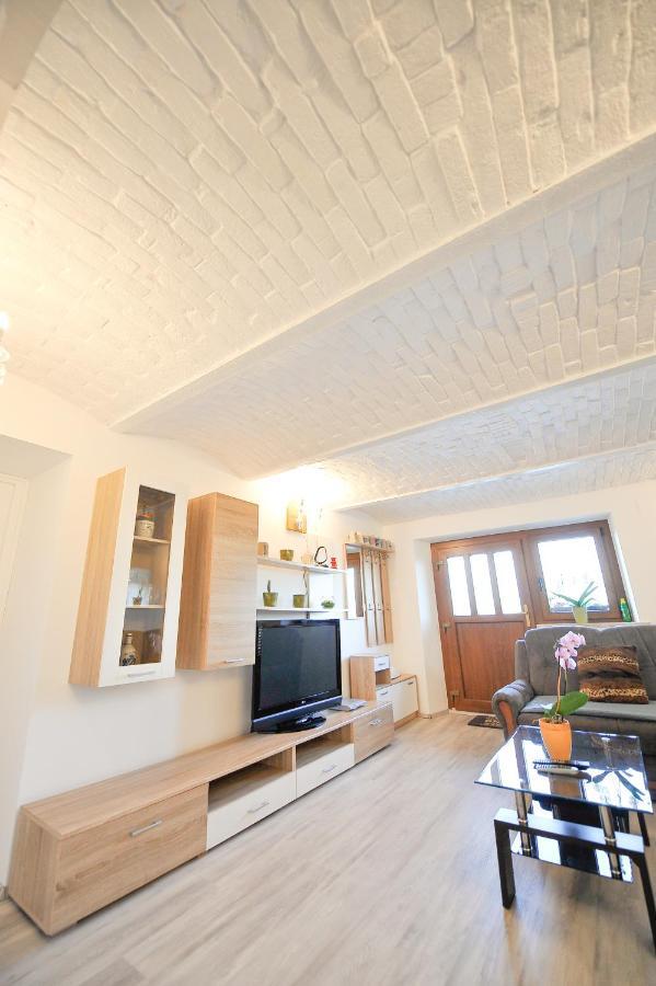 Apartment Jernej With Onsite Wellness