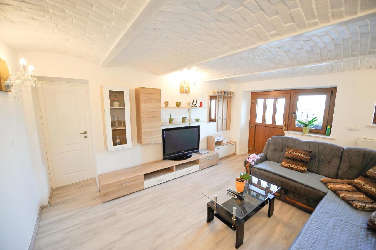 Apartment Jernej With Onsite Wellness *