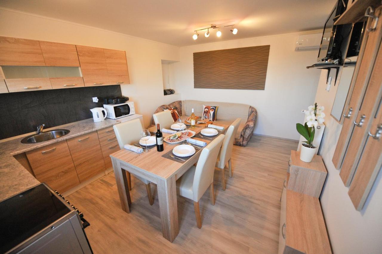 Apartment Jernej With Onsite Wellness